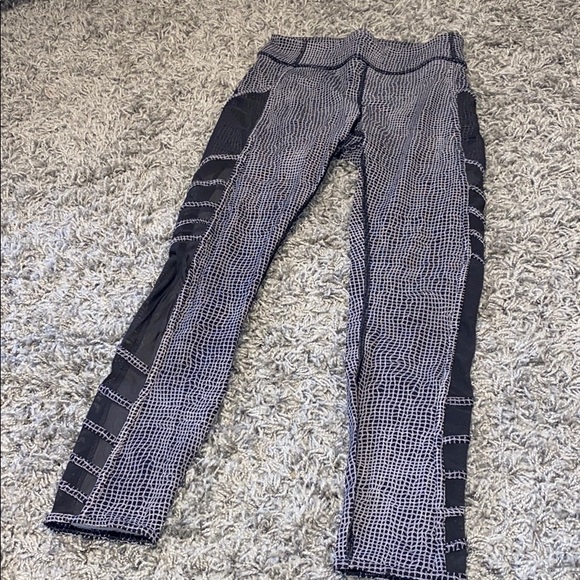Lululemon Black and White Patterned Mesh Leggings - Picture 2 of 4